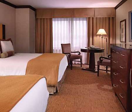 Ameristar Casino Hotel Kansas City Room photo